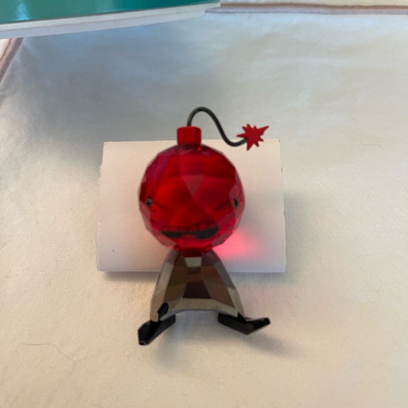 NWT - Swarovski “Pressure” Crystal Figurine. $50. - Picture 4 of 4